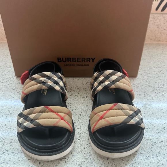 Cutest Little Kids Burberry Sandals, Unisex, w/Box & Dustbag Size 30Euro/12.5US - Picture 3 of 7